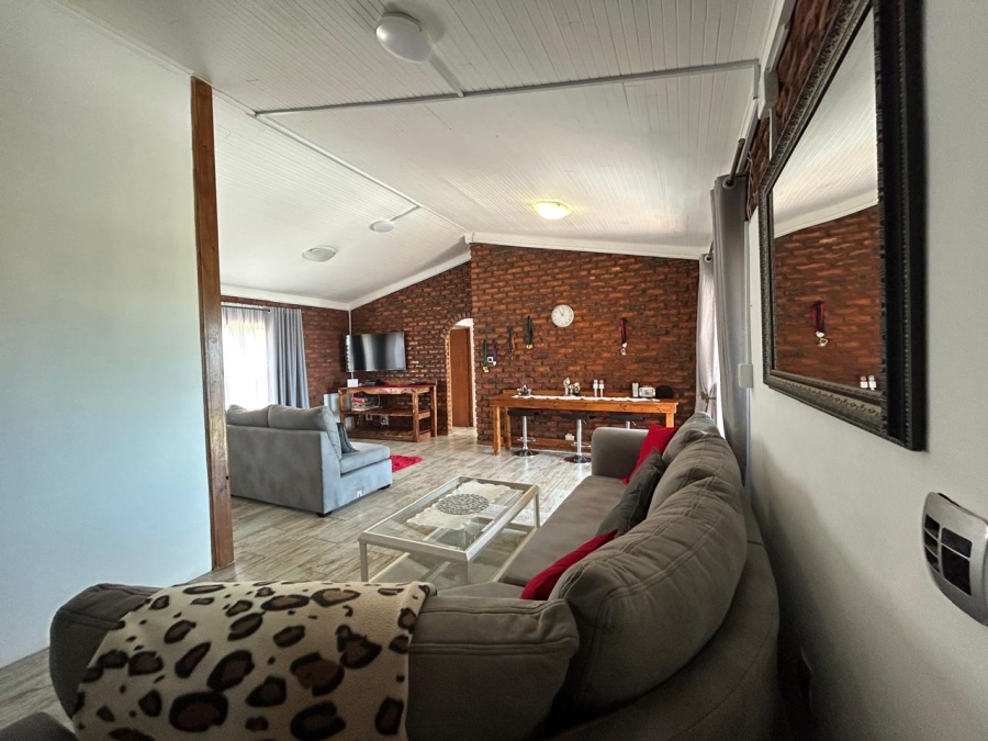5 Bedroom Property for Sale in Wavecrest Eastern Cape